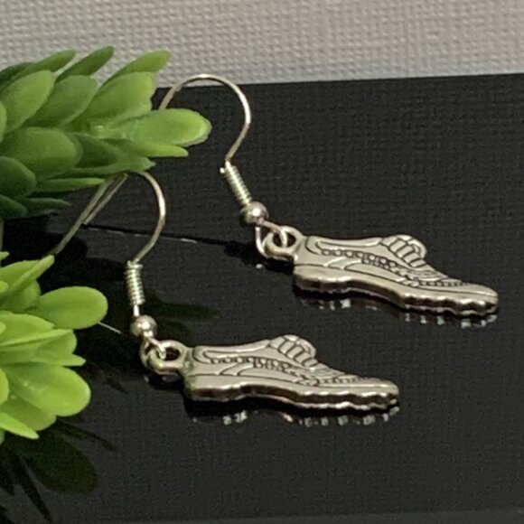 Running Shoe Earring, Marathon Earring, Running Earring, Shoe Earring, Gift Idea - Picture 5 of 6